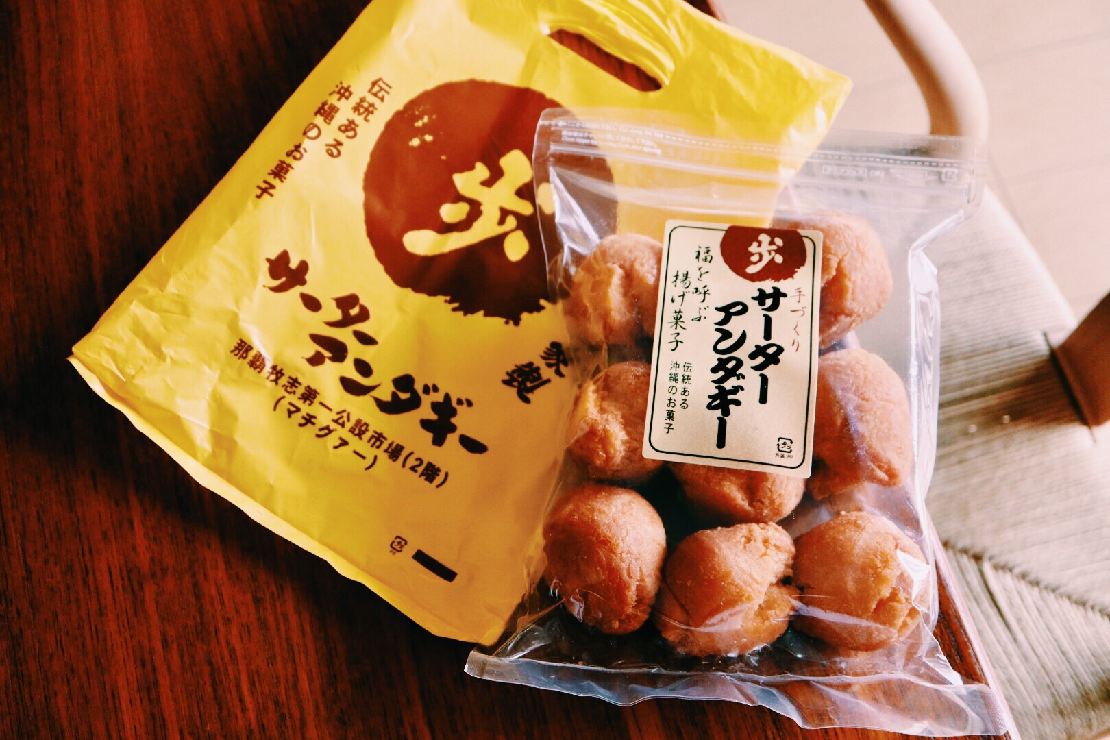 沖縄・那覇土産/サーターアンダギー の『歩(あゆみ)』 ciromedia 沖縄・那覇土産/サーターアンダギー の『歩(あゆみ)』 ciromedia